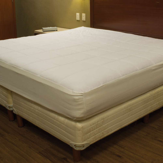 Protector capitonado con faldón